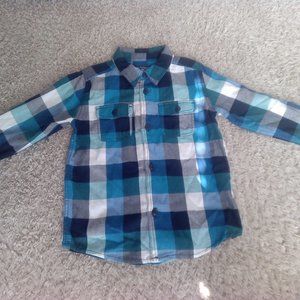 A Place bottun up shirt size is 4T and it is blue white grey green.